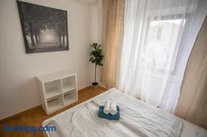 Traditional Old Town Apartment - Image 1