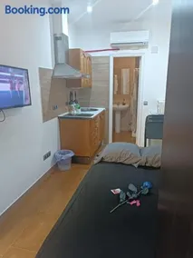 estudio con cocina y baño privado, uso del ATICO OPCIONAL - Image 2