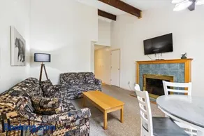 Cedarbrook Queen Suite 203 - Image 2