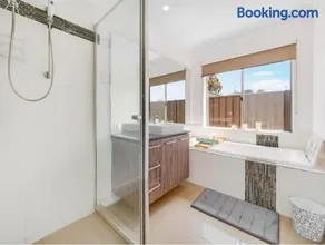 Ayubowan - Cosy 4BR - Pet Friendly - Breakfast Inc - Cranbourne Nth - Image 2