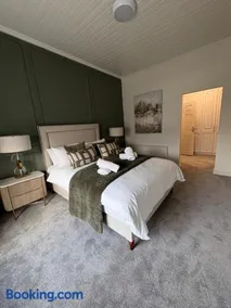 The Copper Still Bar Restaurant & Boutique Rooms - Image 2