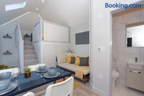 Super Cool Luxury Studio near the beach - Smart TV, Fast WiFi - Image 2