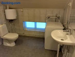 Navy Condo for 6, free parking - Image 3