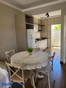 Excelente Sobrado Confortável no Centro de Tijucas Próximo as Praias - Image 1