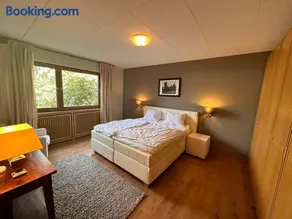 Private Spacious Villa near Winterberg and Willingen 14 Guests HUGE GARDEN Free Parking for Multiple Cars - Image 2