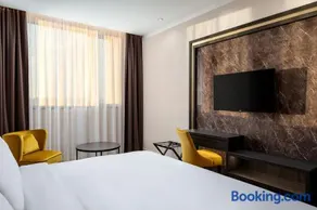 Card Hotel - Image 4