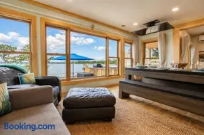 Tramonto Paradise on the Lake Hot Tub Pet Friendly - Image 3