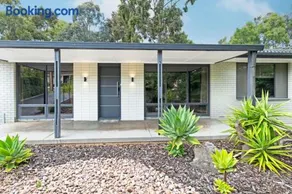 Home among the Gum Trees - free wine - Image 4
