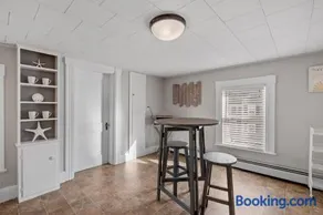 2nd Flr Large 1 Bed - Short to Midterm Rental - Image 3