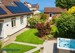 Overcliff Lodge Boutique Beachside Property - Image 1
