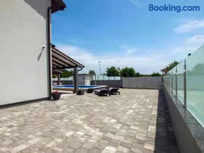 4 Stars Apartments-Pikula - Image 3