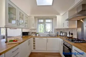 Salcombe Retreat Lodge 2 - Image 3