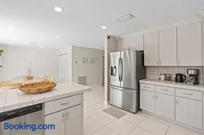 6BR 3BA Heated Pool Miami Vacation - Image 3