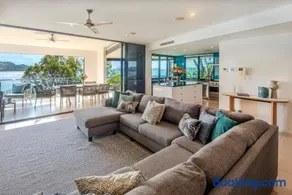 Edge 2 - Oceanfront Luxurious and Spacious 4 Bedroom Split Level Apartment with buggy and valet service - Image 4
