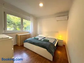 Sunset - Spacious Family Retreat - Image 2