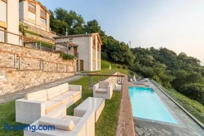 beautiful poolside and stunning lake view Gardenia - Image 1