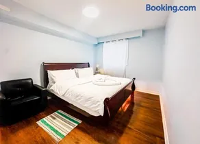 Full Privacy House with Free Parkrings - Image 4
