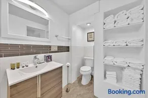 Sunny Days Getaway, 5BD Heated Pool Family Home! - Image 3