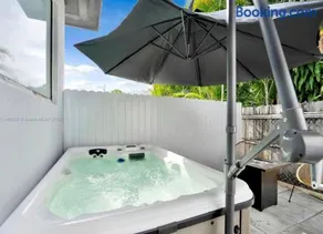 HOT TUB and Washer & Dryer in Unit - Image 3