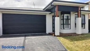 5 mins to Lake Macquarie, 30 to Hunter Wineries - Image 2