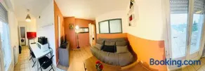 SUPERBE APPARTEMENT 2 PIÈCES AVEC GRANDE TERRASSE - Image 2