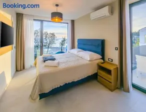 Sunrise Beachfront Residence - Image 3