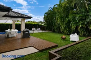 Blue Gum Hideaway Pet friendly Fire Pit - Image 1