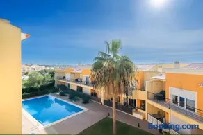 Bright And Modern 2 Bed Apartment - Image 3