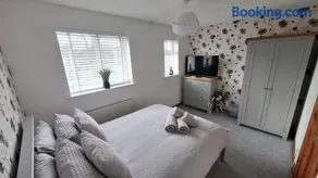Cosy Manorfield Holiday Home - Image 1