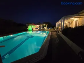 Elia Apartment Garden Oasis With Pool Astros - Image 1
