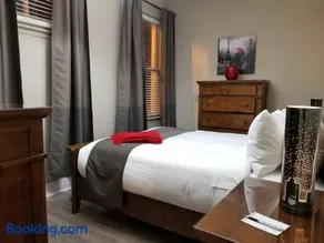 1-Bedroom Cozy #18 by Amazing Property Rentals - Image 3