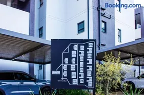 Luxury 1 Bed Apartment - Image 5