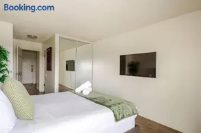 Cozy Coastal Retreat Newport Beach - Image 5