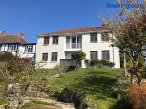 Tranquil Sea View Apartment Near the Beach - Image 1