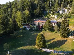 Posestvo Laz - The Laz Estate - Image 1