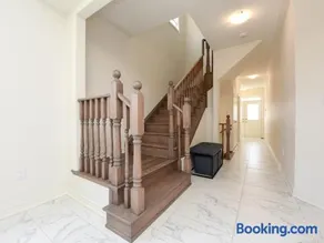 Stylish Home in Waterdown - Image 4