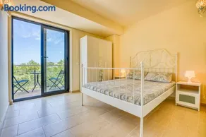 PRECIOSO DUPLEX EN CALA SANTANDRIA CON PISCINA Y WIFI - Image 2