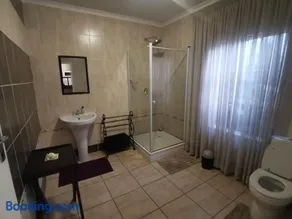 Harties 2 Sleeper Double Room with Private Bathroom - Image 3