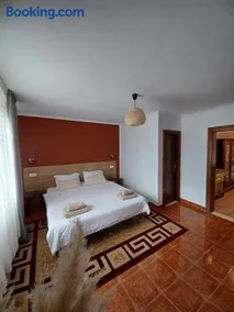 La umbra nucului bătrân - Image 2