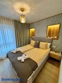 Apartamentos Prestige Málaga - Suite VI - Image 2