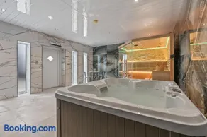 Cardiff Luxe Flats with Spa Facilities - Image 2