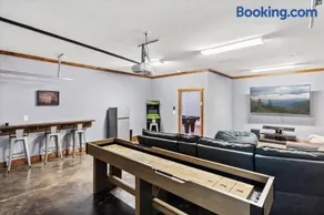 Summer Sale! 2 Master Suites, Fireplace, Hot tub - Image 5