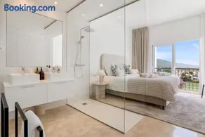 Luxurious Penthouse - View, Roof Terrace, 3BR - 2BA - Image 3