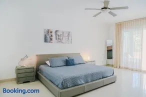 Stunning Ocean Front By Condo Boutique - Image 2