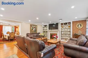 National Harbor Guesthouse - Image 4
