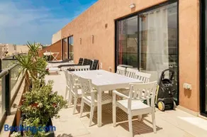 XL Terrace Penthouse BBQ 200m From The Sea and Square - Image 4