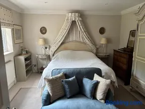 6 Northfields Close Family Household - Image 1
