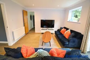 Spacious 5-Bedroom Home with Large Garden in Egham - Image 1