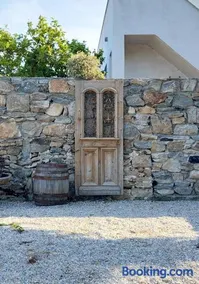 Calma Estate - Image 2