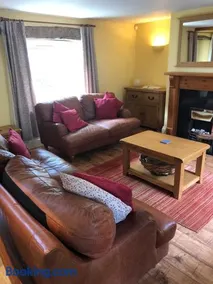 High House Cottage - A traditional home from home - Image 4
